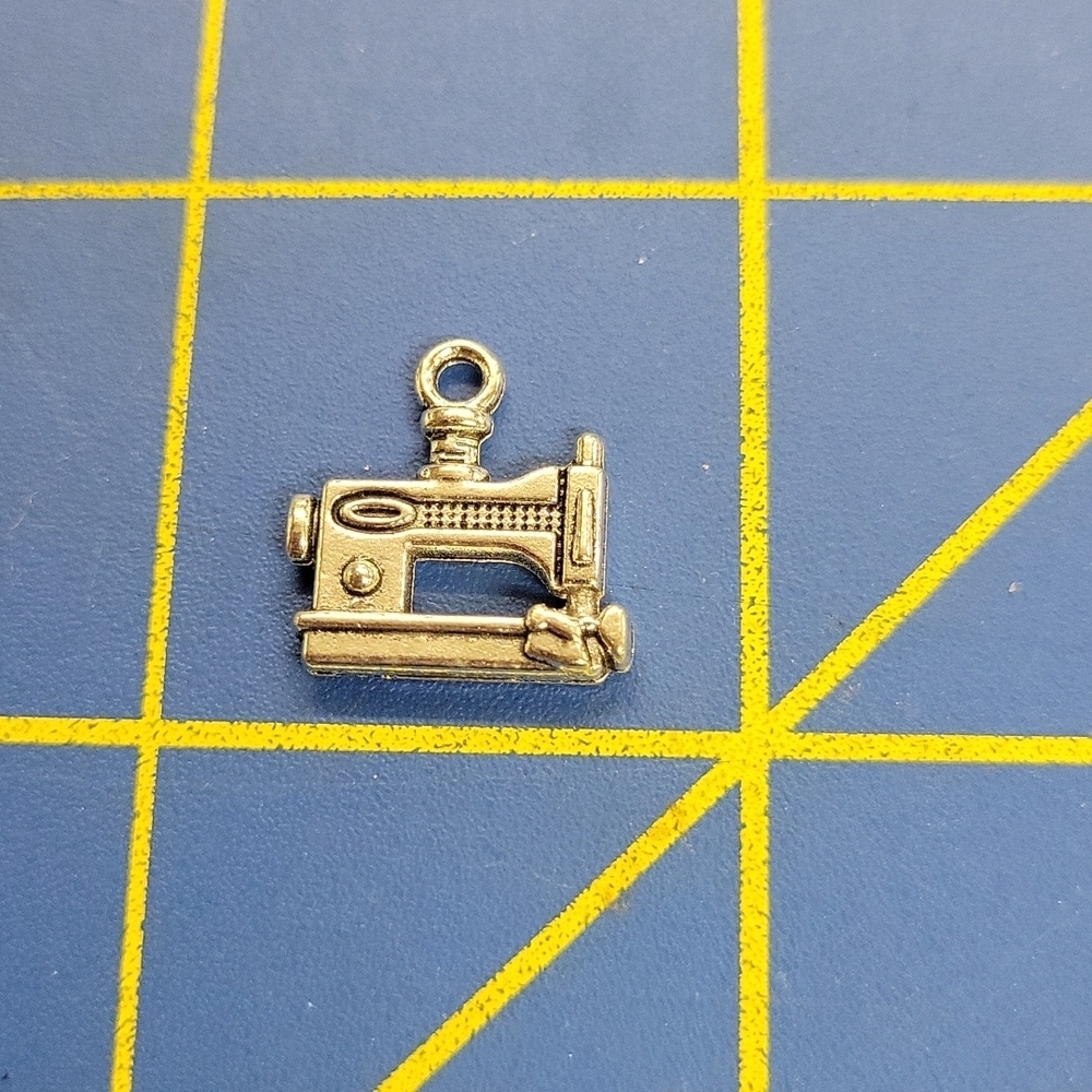 Crafter Faux Silver Sewing Machine 1/4"